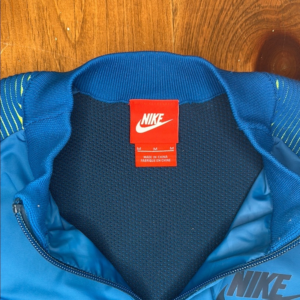 Nike Women’s Sportswear Dynamic Reveal Jacket - Picture 4 of 13